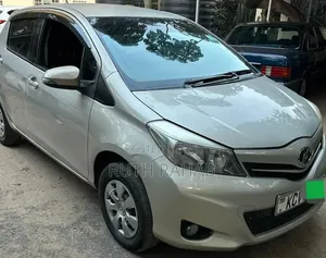 Toyota Vitz 2013 Silver