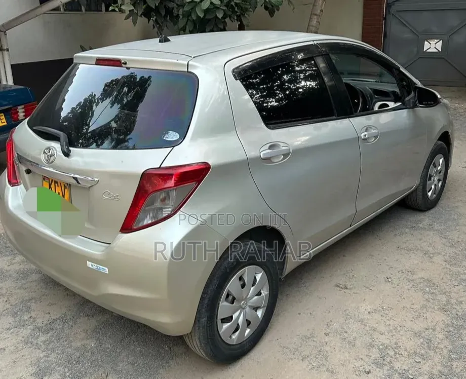 Toyota Vitz 2013 Silver