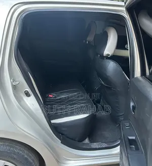 Toyota Vitz 2013 Silver