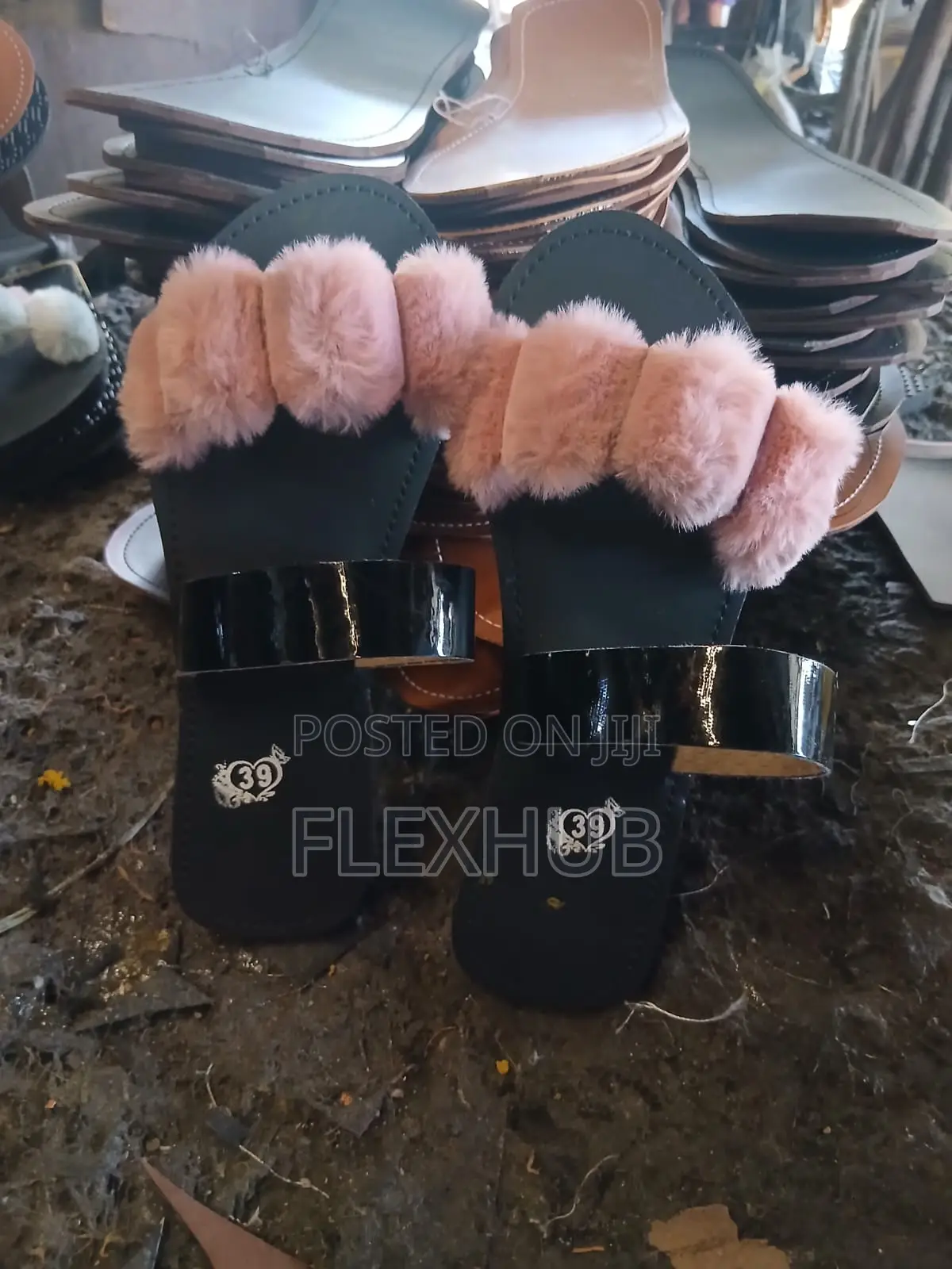 Ladies Fur Flat Sandals Stylish Soft Fuzzy Slip on Shoes