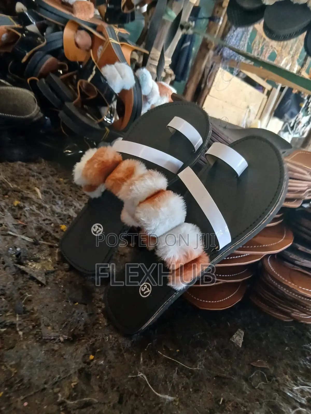 Ladies Fur Flat Sandals Stylish Soft Fuzzy Slip on Shoes