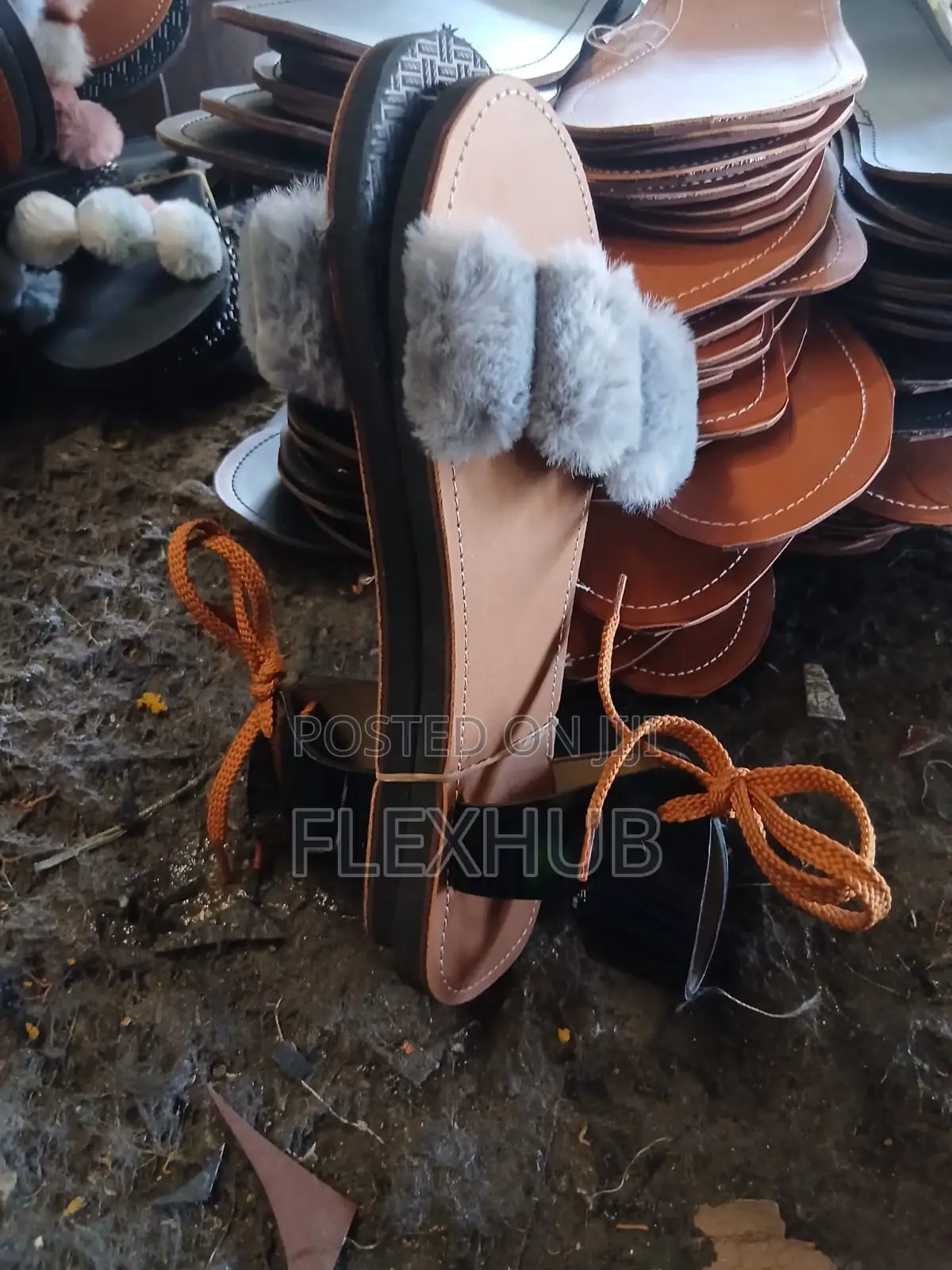 Ladies Fur Flat Sandals Stylish Soft Fuzzy Slip on Shoes