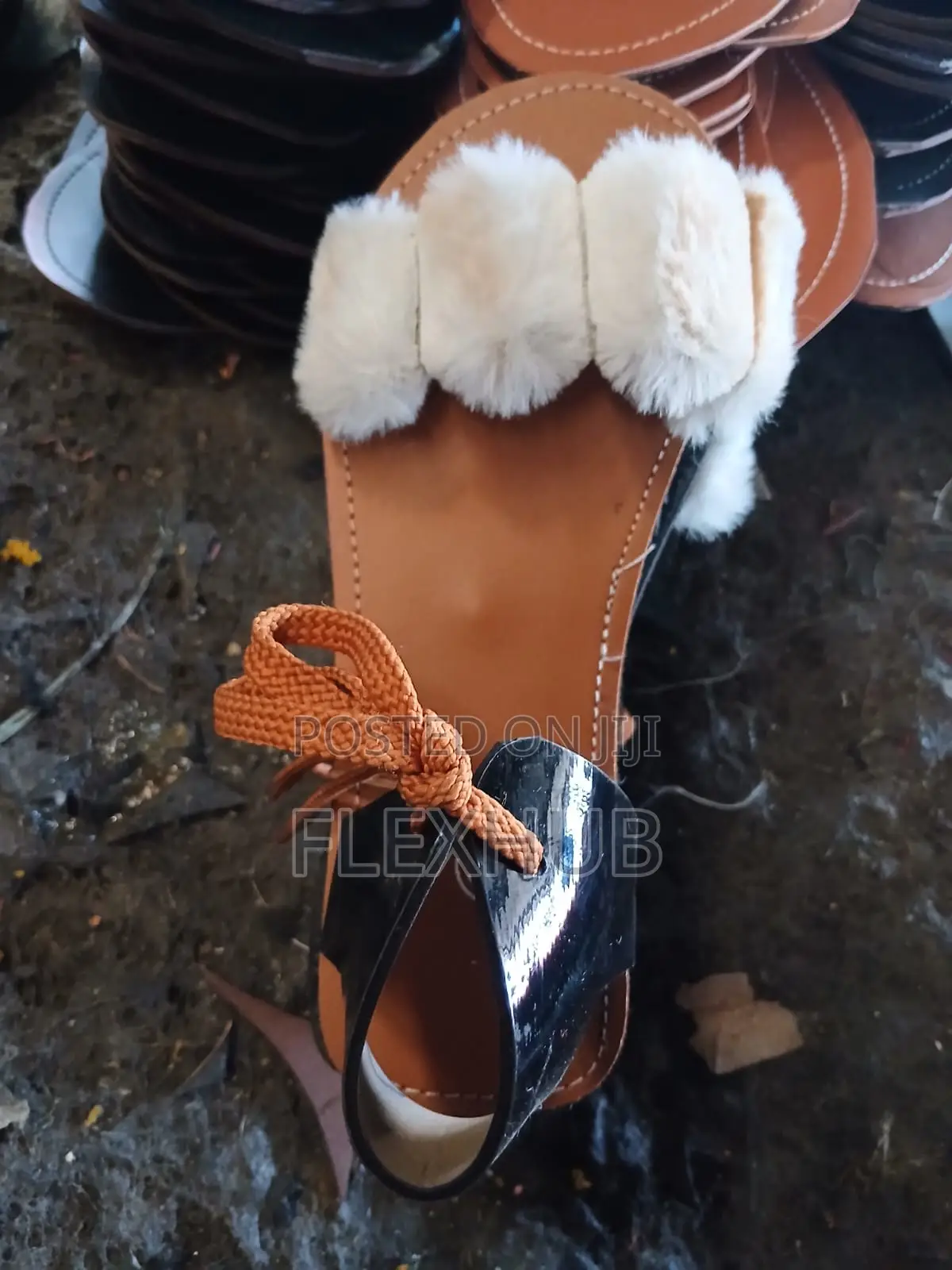 Ladies Fur Flat Sandals Stylish Soft Fuzzy Slip on Shoes