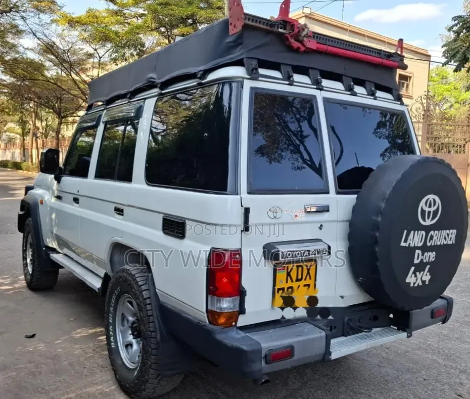 Toyota Land Cruiser 2012 White