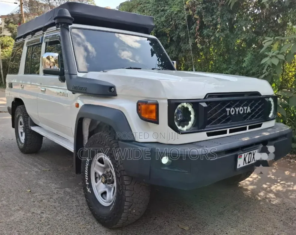 Toyota Land Cruiser 2012 White