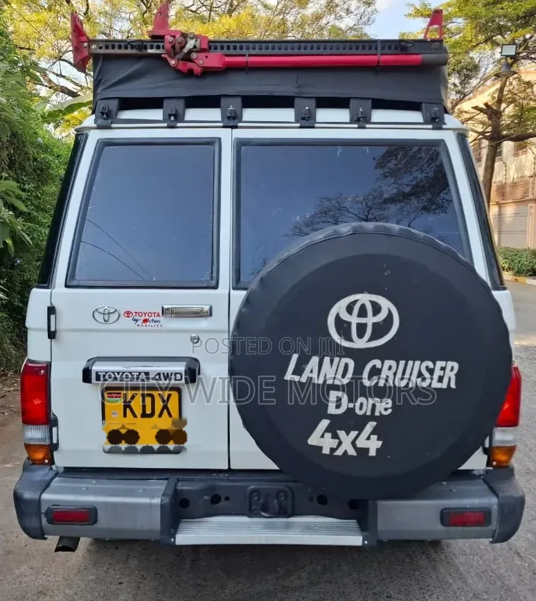 Toyota Land Cruiser 2012 White