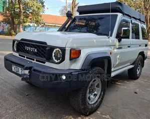 Toyota Land Cruiser 2012 White