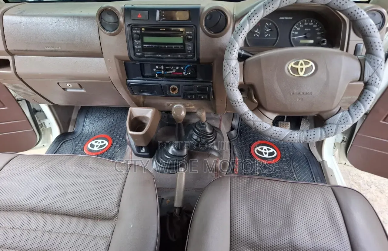 Toyota Land Cruiser 2012 White