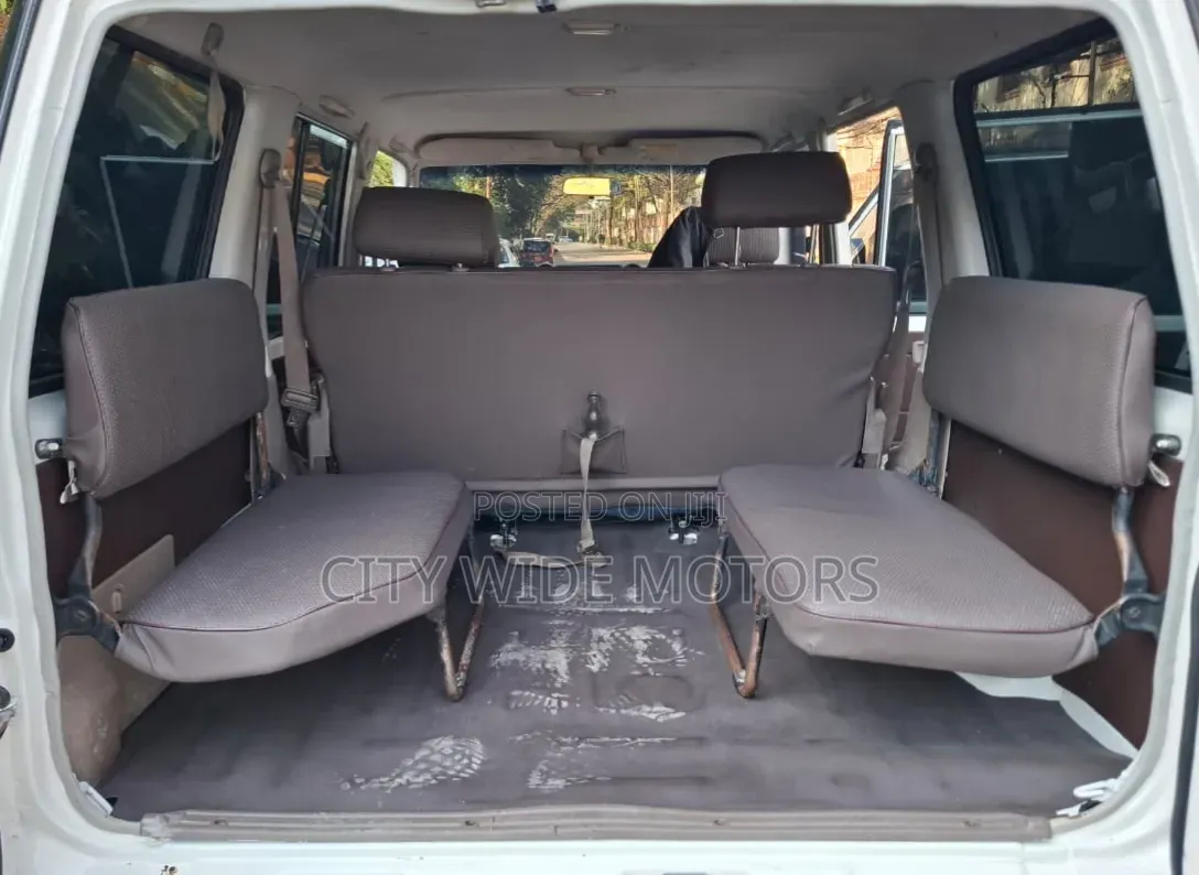 Toyota Land Cruiser 2012 White
