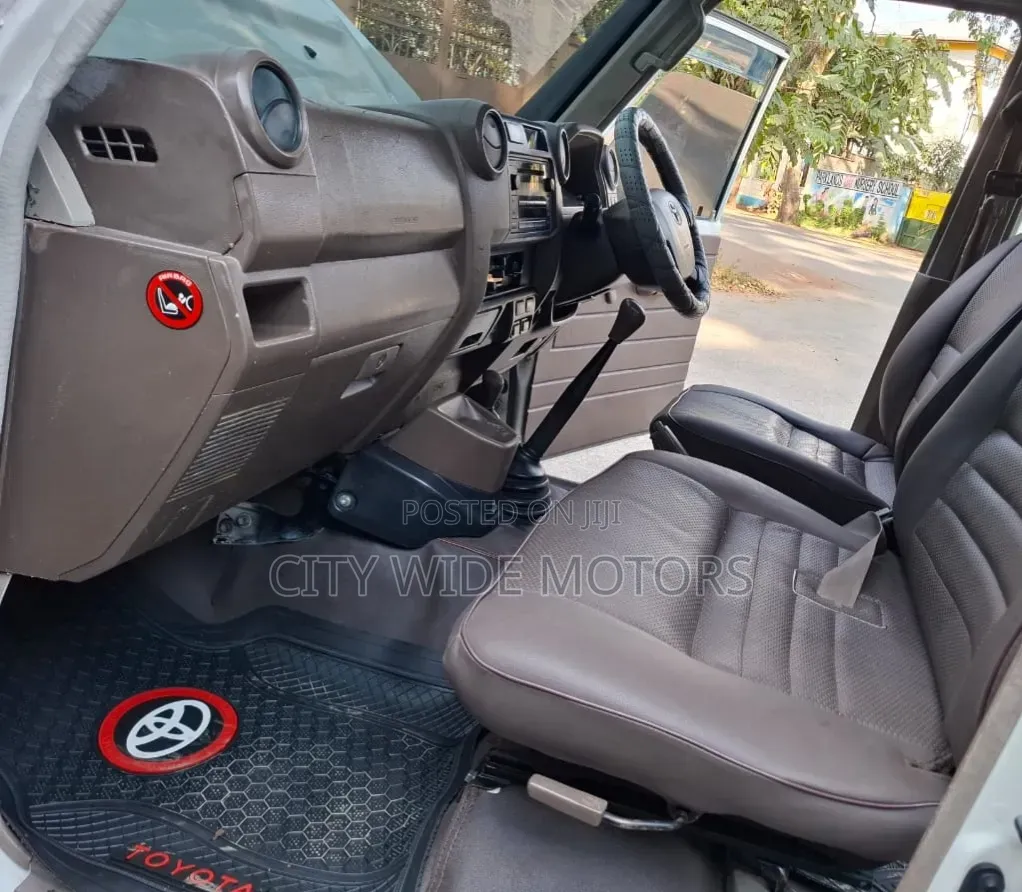 Toyota Land Cruiser 2012 White