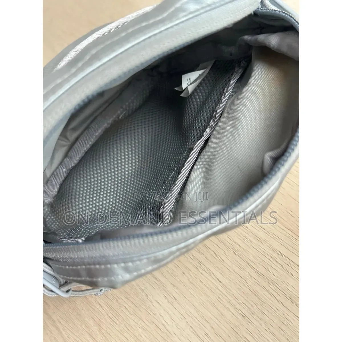 Supreme Shoulder Bag size : 20×14×5cm
