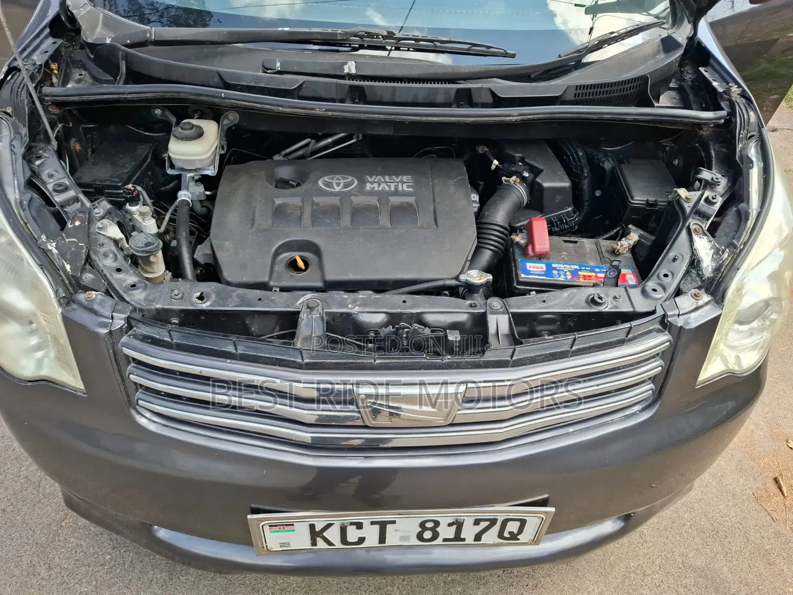 Toyota Noah 2.0 158hp FWD (8 Seater) 2011 Gray