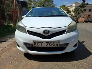 Toyota Vitz 1.0 FWD 5dr 2011 White