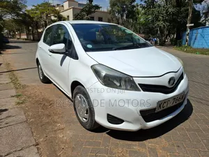 Toyota Vitz 1.0 FWD 5dr 2011 White