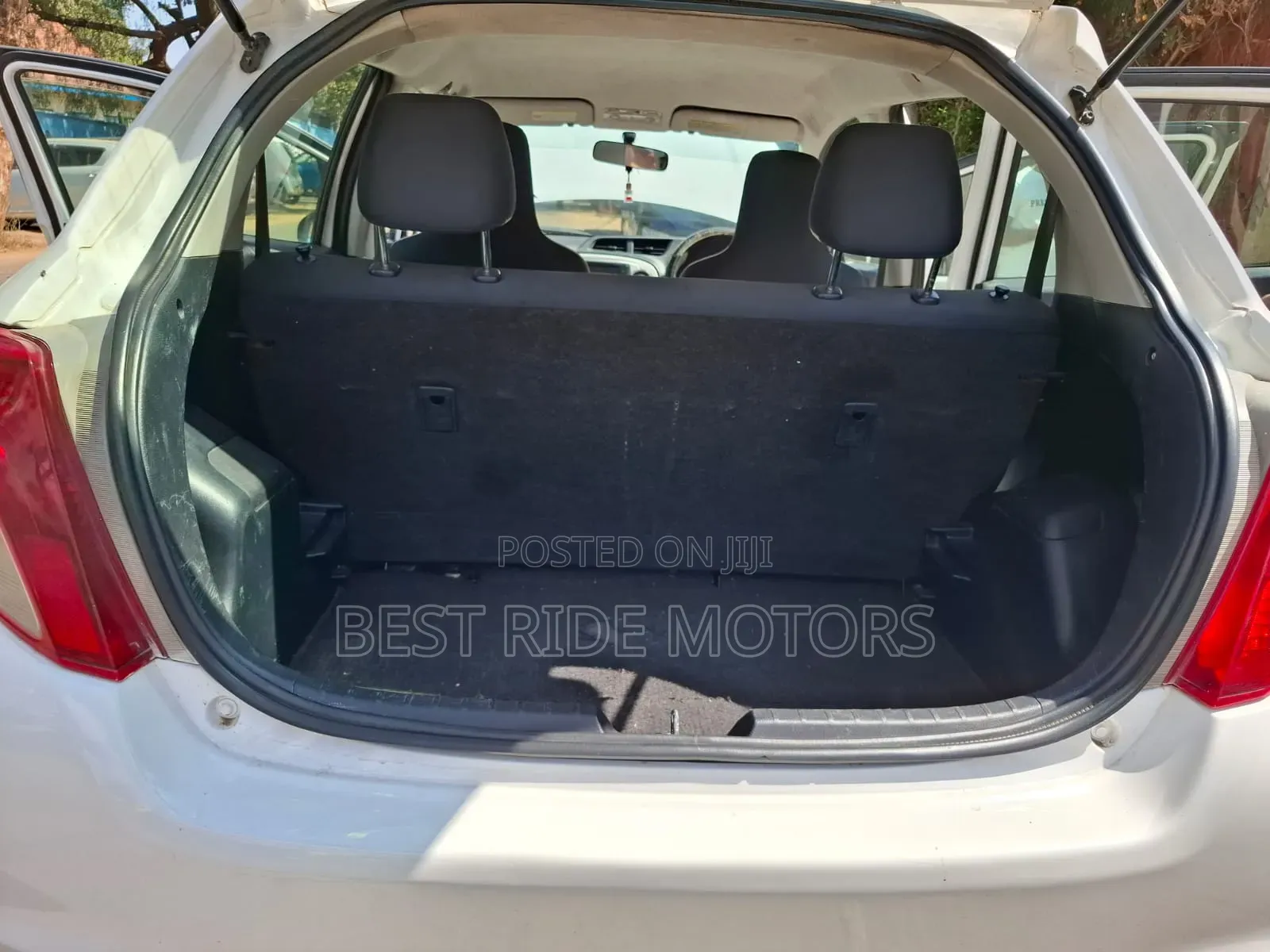 Toyota Vitz 1.0 FWD 5dr 2011 White