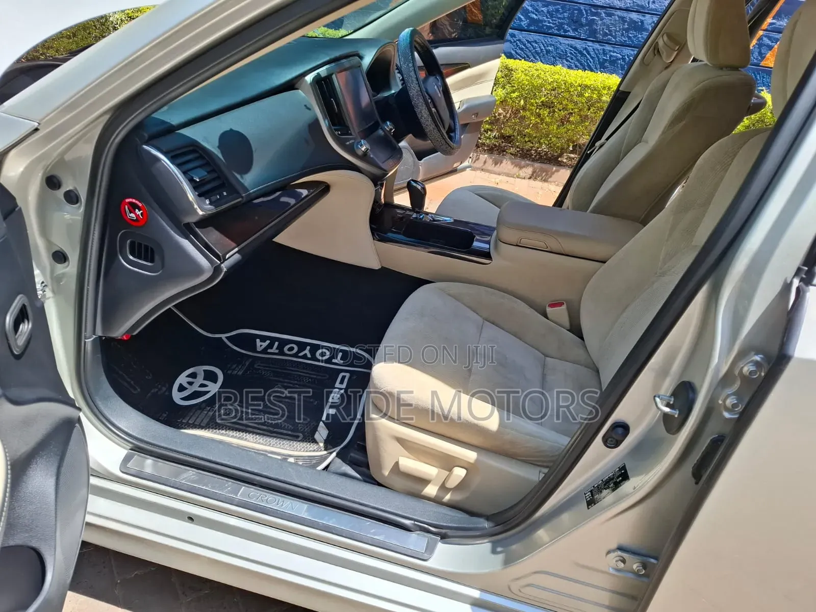 Toyota Crown 2016 Silver