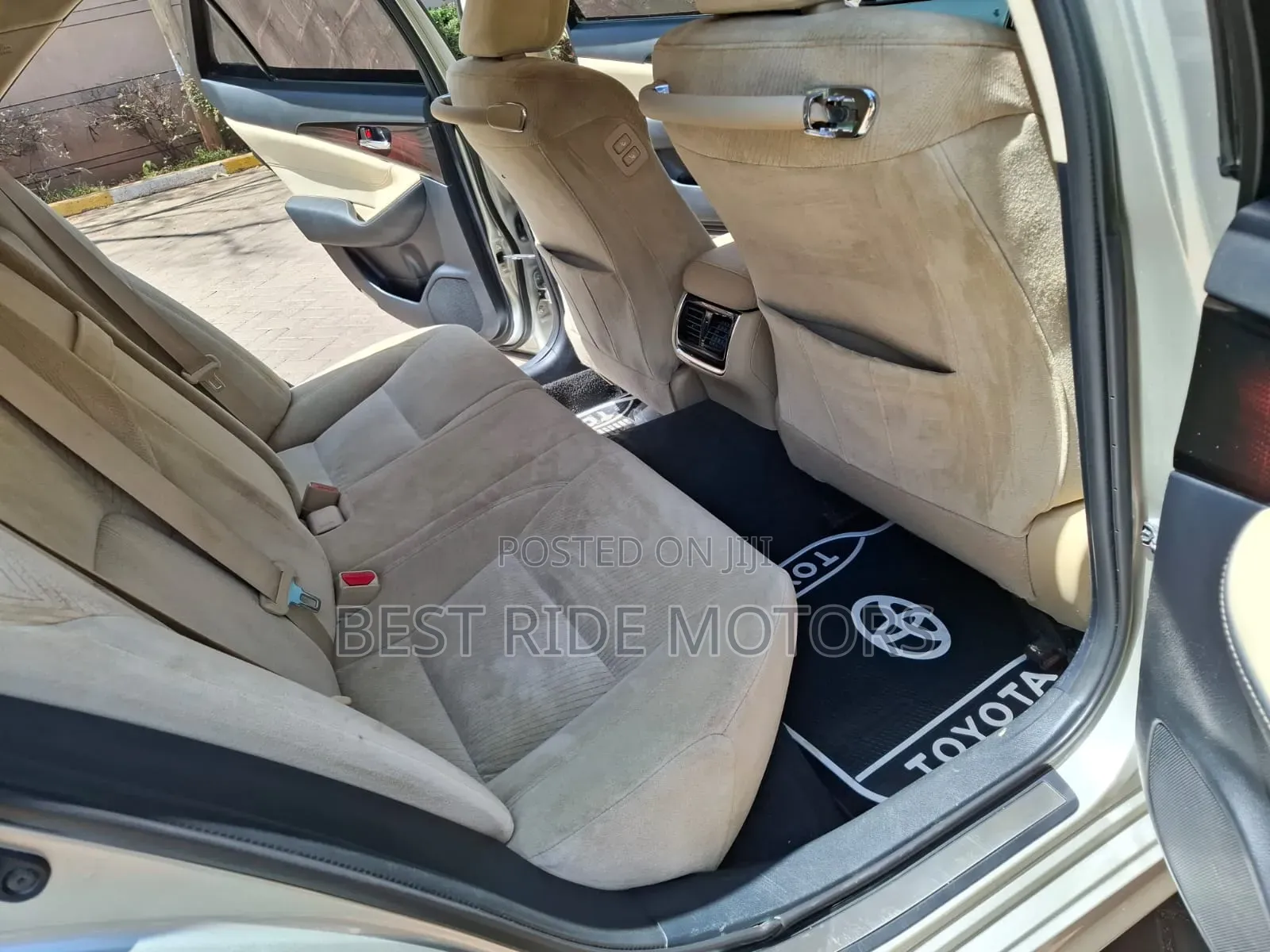 Toyota Crown 2016 Silver