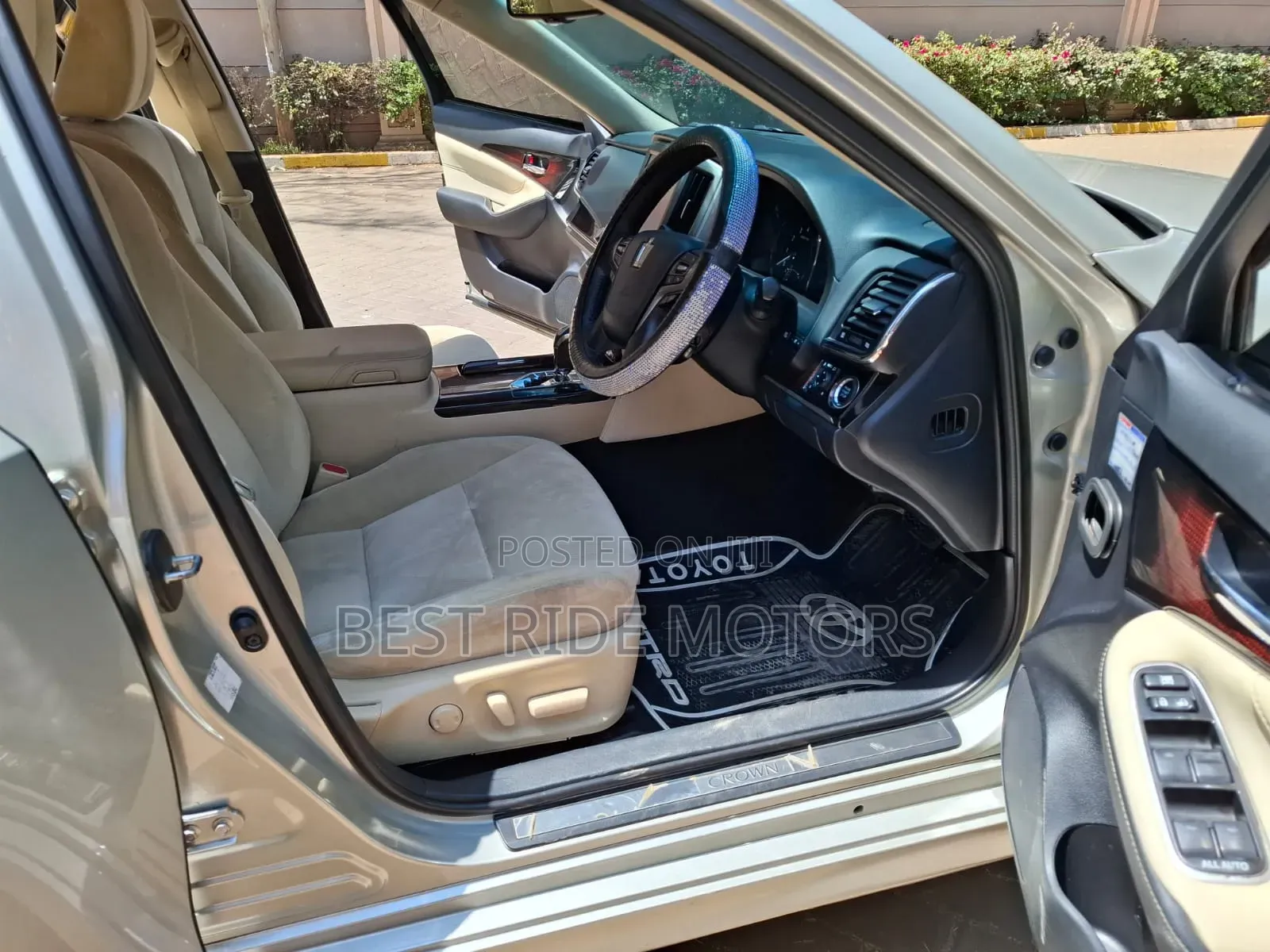 Toyota Crown 2016 Silver