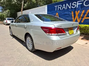 Toyota Crown 2016 Silver