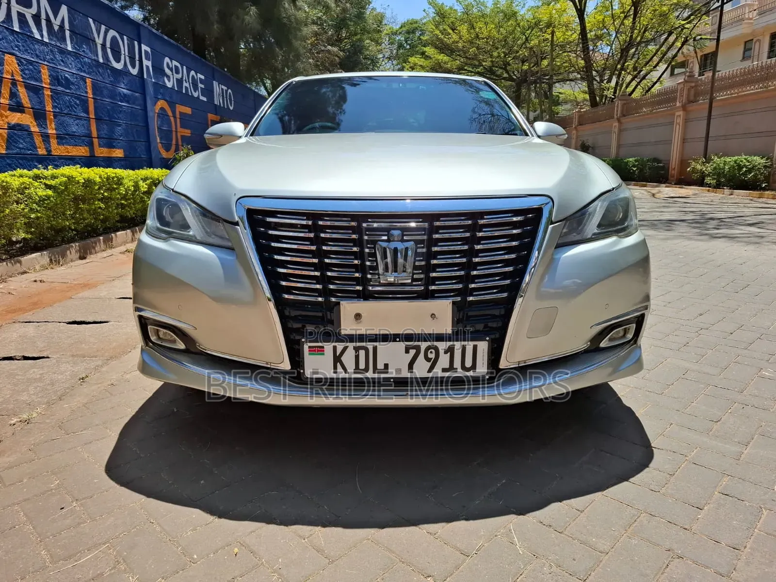 Toyota Crown 2016 Silver