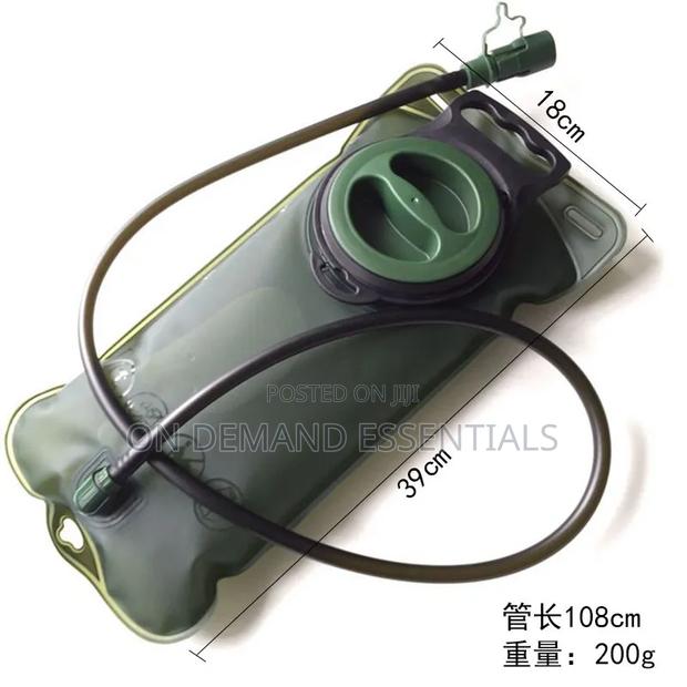2L Water Bladder / Hydration Reservoir for Hiking - thumbnail 2