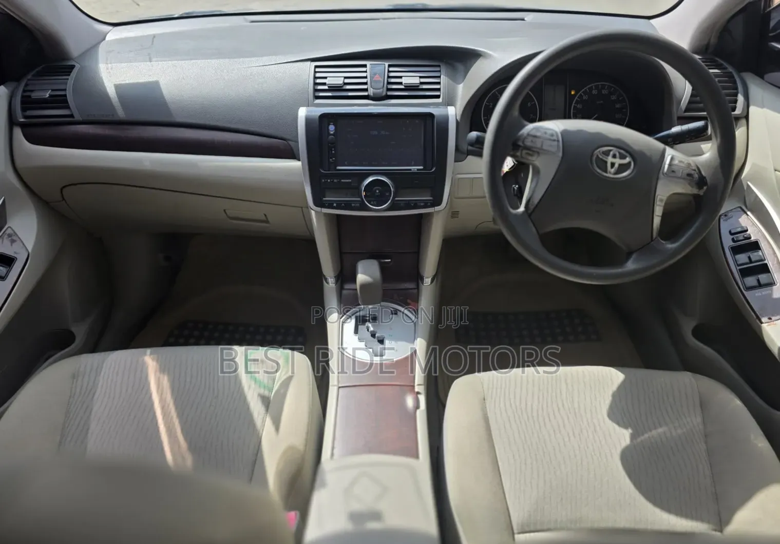 Toyota Premio 2012 Silver