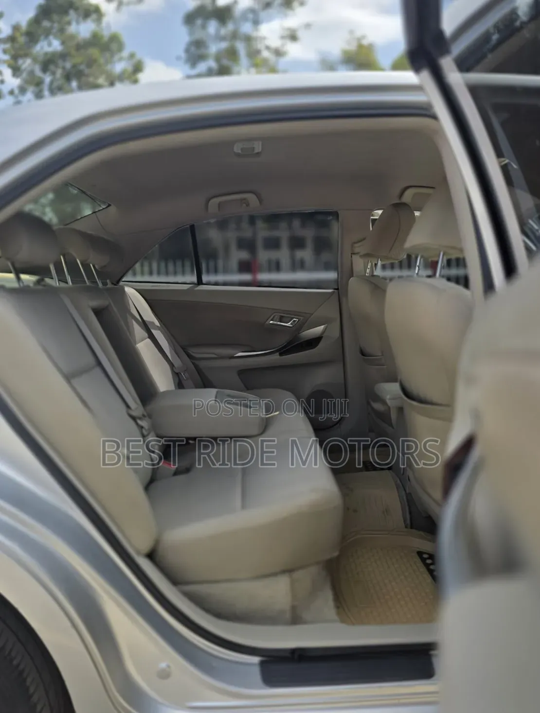 Toyota Premio 2012 Silver