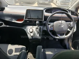 Toyota Sienta 2019 Silver