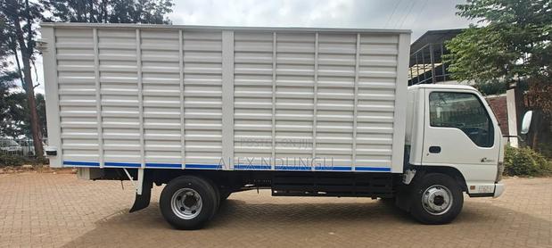 Isuzu NPR Very Clean - thumbnail 7