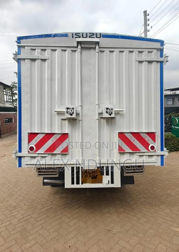 Isuzu NPR Very Clean - thumbnail 8