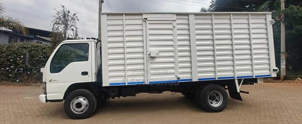 Isuzu NPR Very Clean - thumbnail 10