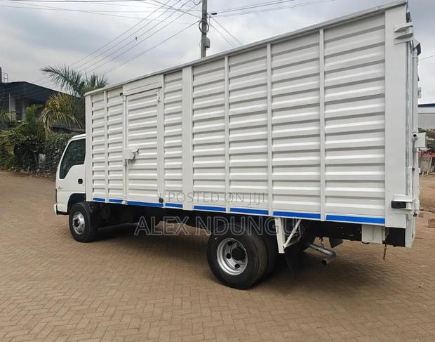 Isuzu NPR Very Clean - thumbnail 11