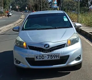 Toyota Vitz 2014 Silver