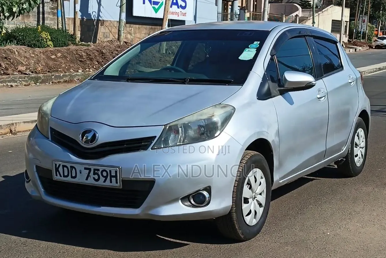 Toyota Vitz 2014 Silver