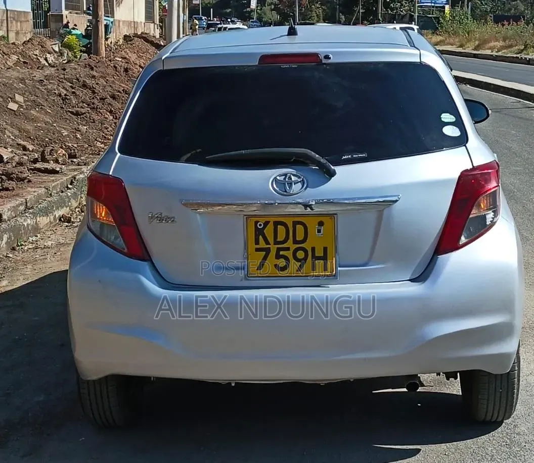 Toyota Vitz 2014 Silver