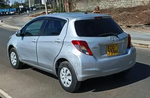 Toyota Vitz 2014 Silver