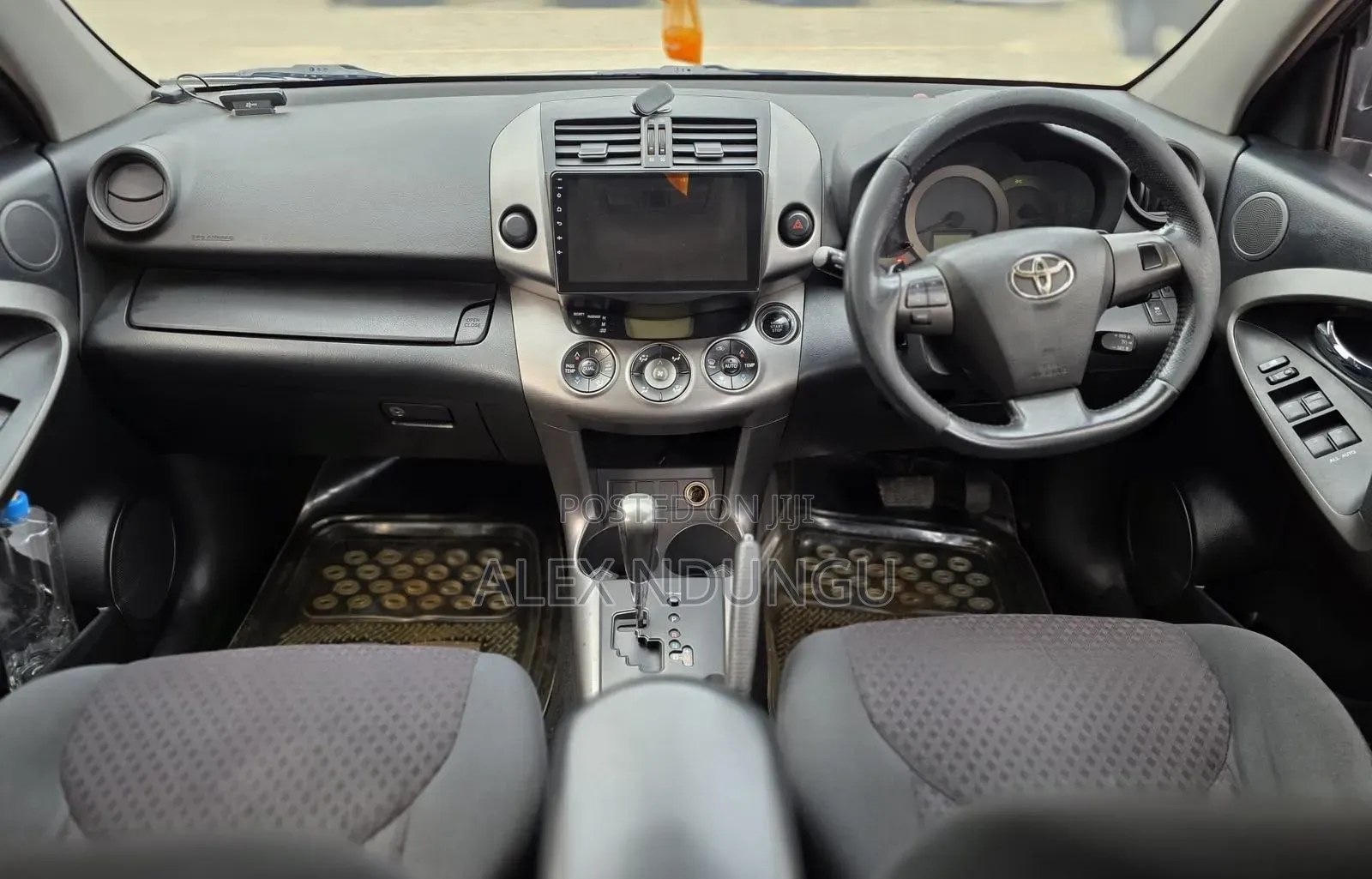 Toyota Vitz 2014 Silver