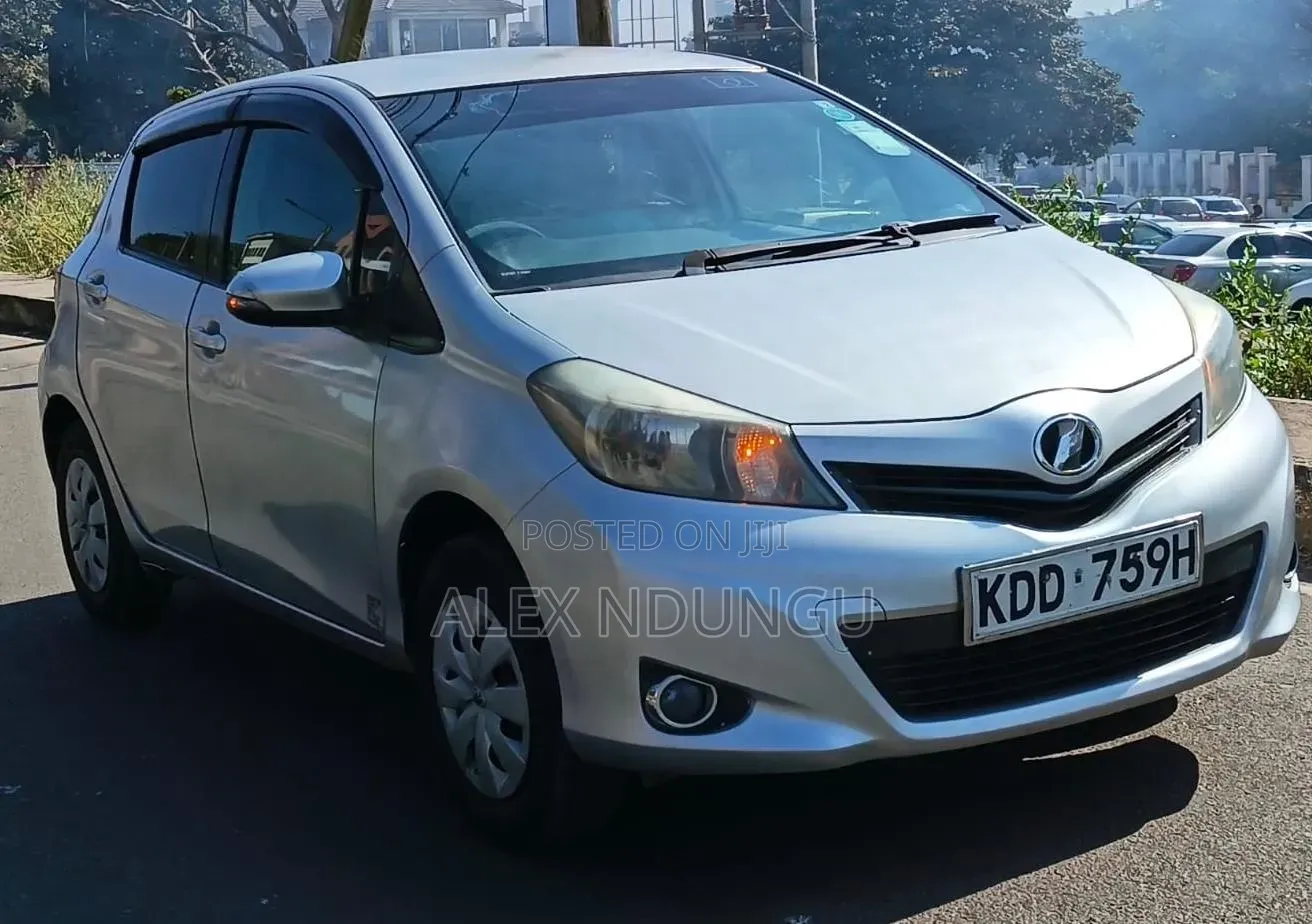 Toyota Vitz 2014 Silver