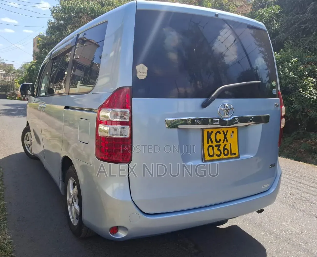 Toyota Noah 2012 Blue