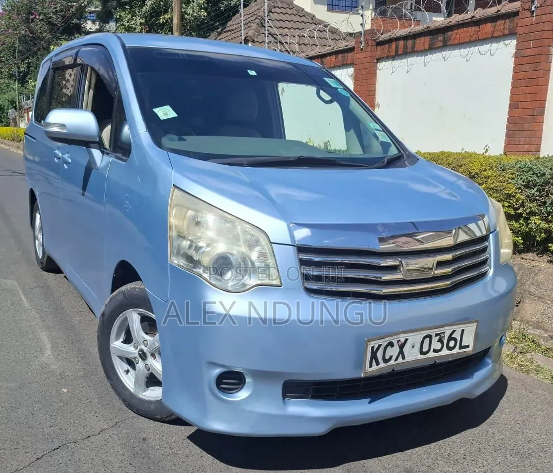 Toyota Noah 2012 Blue