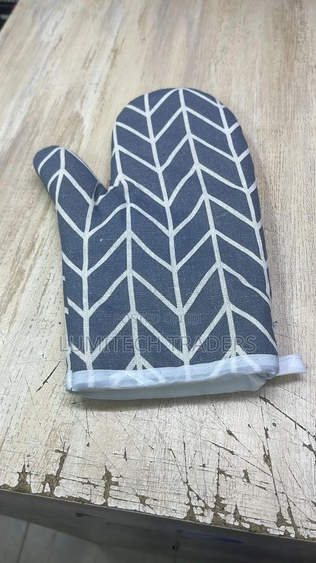 Insulated Oven Gloves - main view