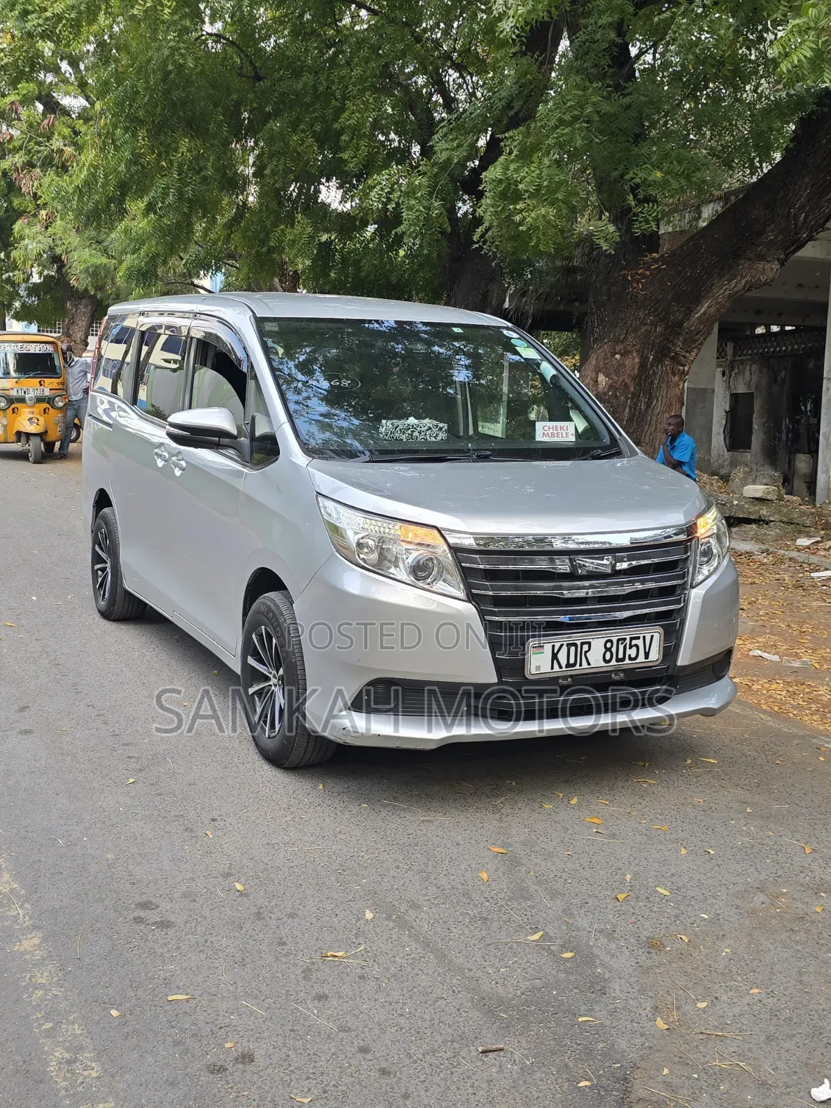 Toyota Noah 2018 Silver