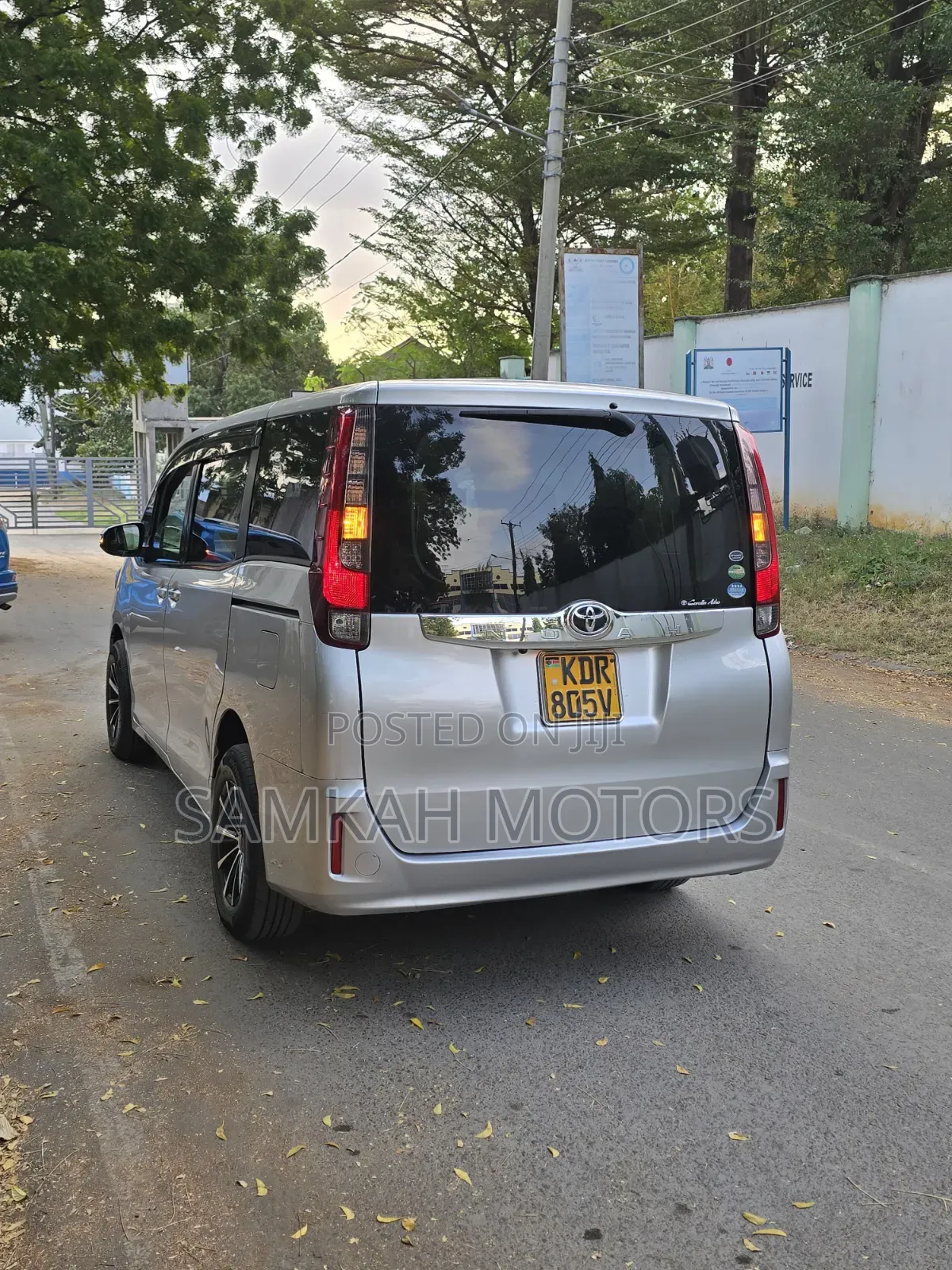 Toyota Noah 2018 Silver