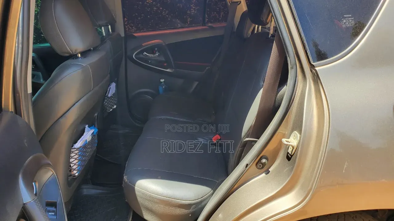 Toyota RAV4 2010 Gray