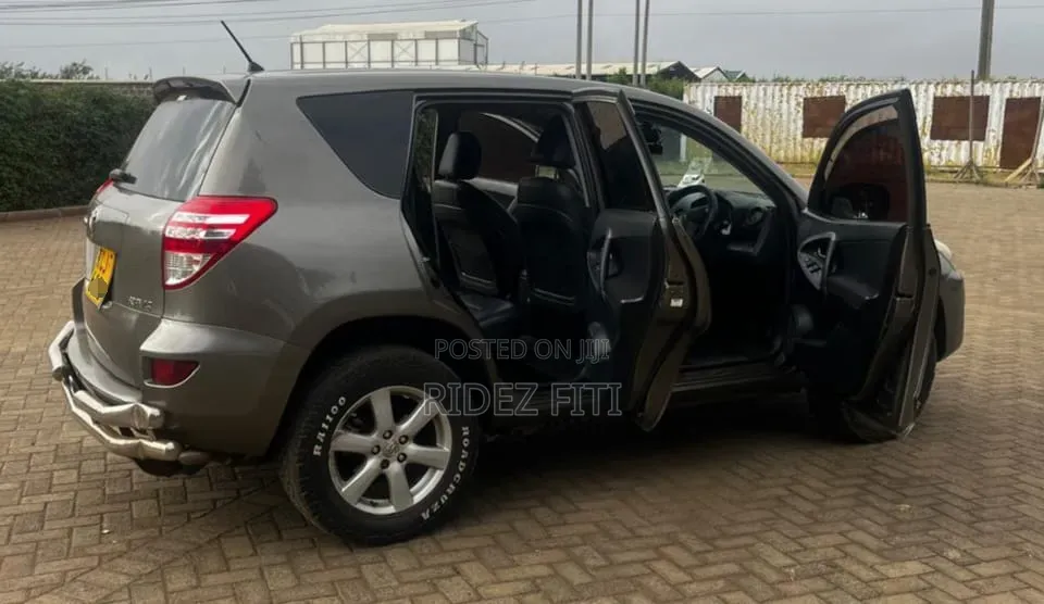 Toyota RAV4 2010 Gray