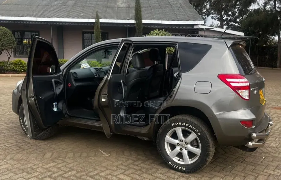 Toyota RAV4 2010 Gray