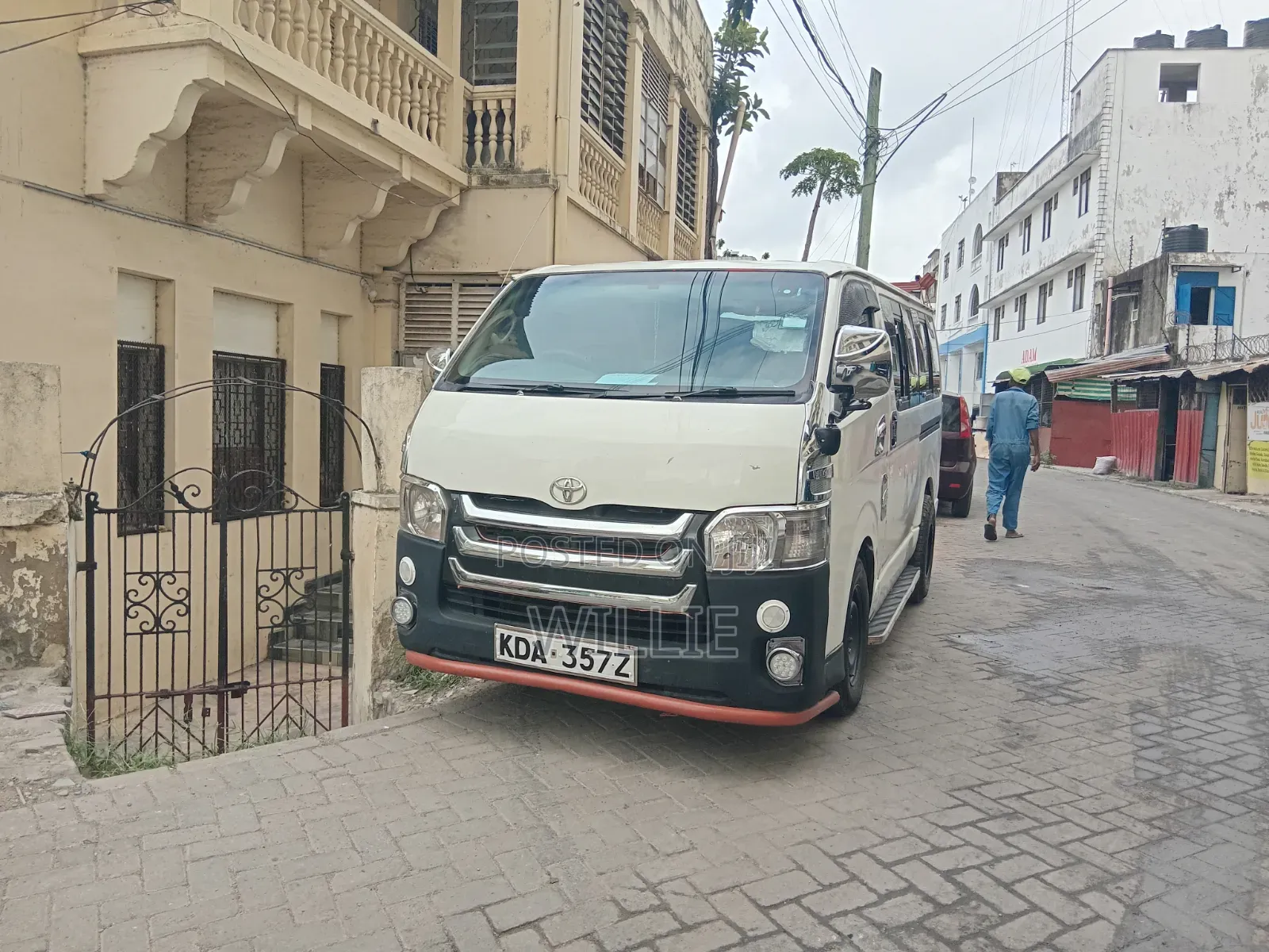 Toyota HiAce 2013 White