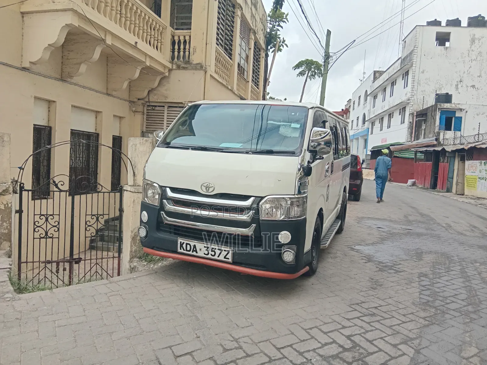 Toyota HiAce 2013 White