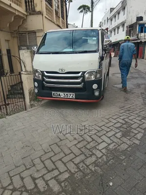 Toyota HiAce 2013 White