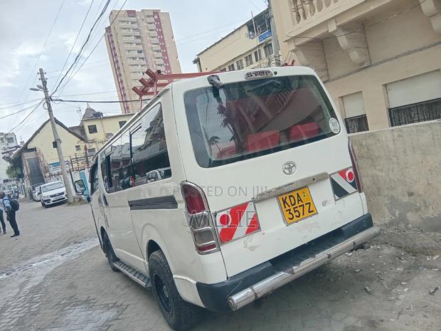 Toyota HiAce 2013 White - thumbnail 9